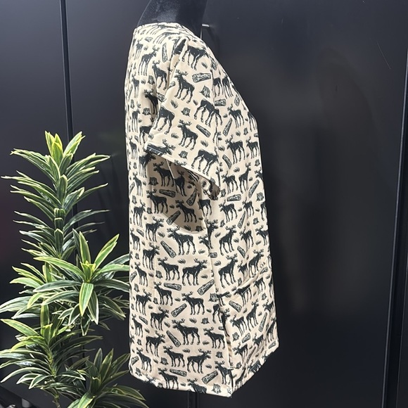 Revel Bobby Timberline Scrub,v-neck,hip pockets,1 double,slit sides,Moose,logs - Picture 6 of 10